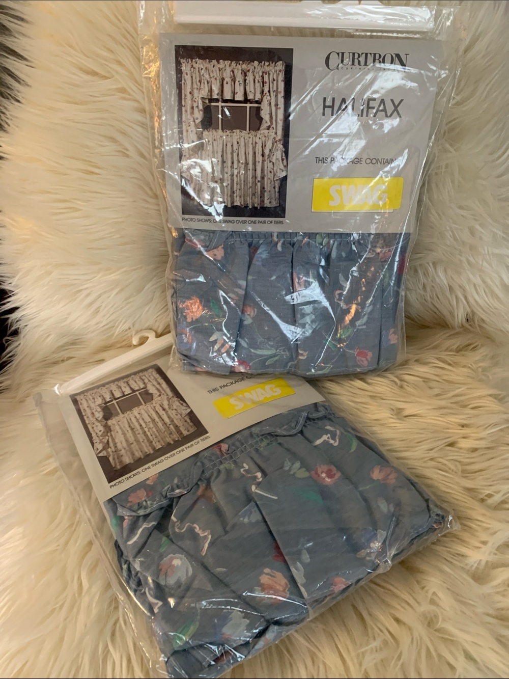 Curtron Curtain Swags (2)
Halifax design in blue
Unused/unopened original pkgs